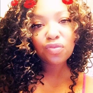 Meet your Posher, Nia